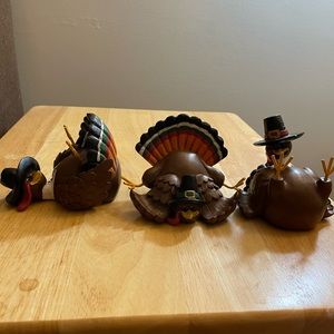 Set it 3 decorative Thanksgiving turkeys. Ceramic. Silly poses.
